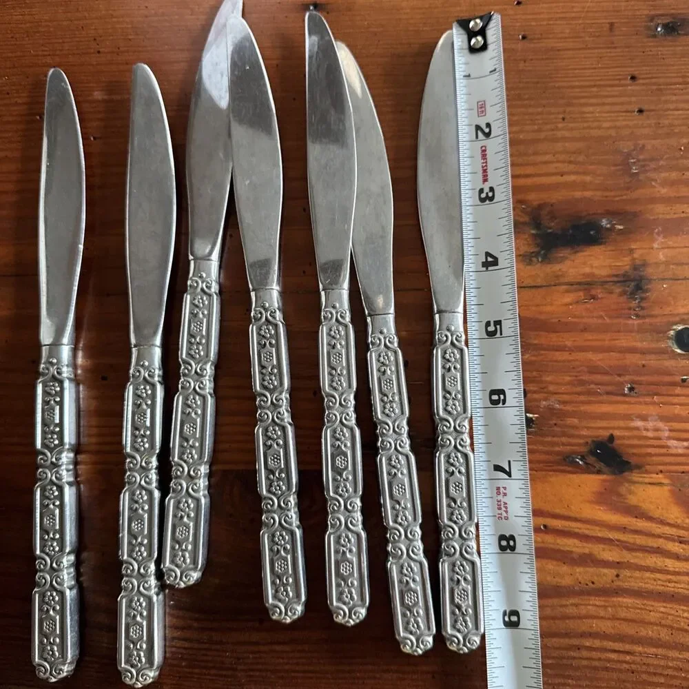 7 Vintage Oneida Raphael Heirloom Dinner Knives Stainless Unmarked